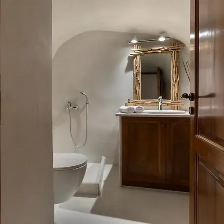 Stunning With Private Pool - What'app - 0034-658-266-820 - For Reservations! Vila