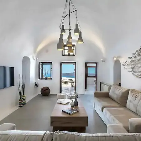 Stunning With Private Pool - What'app - 0034-658-266-820 - For Reservations! Villa